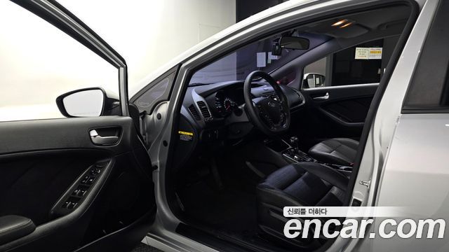Kia K3 2018 — photo 13