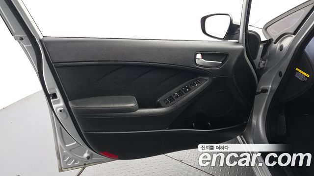 Kia K3 2018 — photo 14