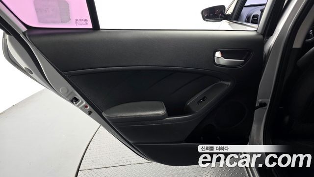 Kia K3 2018 — photo 15