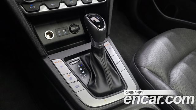 Hyundai AVANTE 2019 — photo 12
