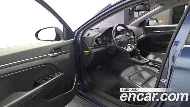 Hyundai AVANTE 2019 — photo 13