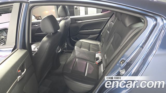 Hyundai AVANTE 2019 — photo 18