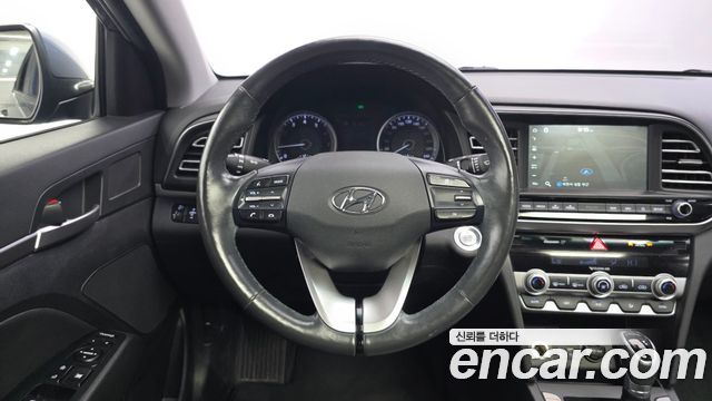 Hyundai AVANTE 2019 — photo 19