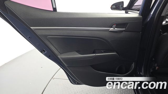 Hyundai AVANTE 2019 — photo 15