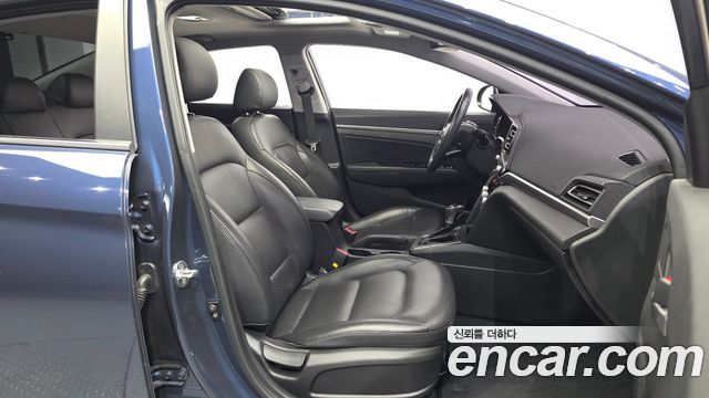 Hyundai AVANTE 2019 — photo 16