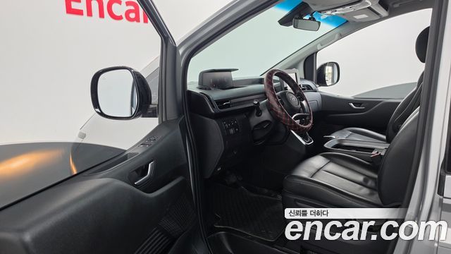 Hyundai Staria 2022 — photo 10
