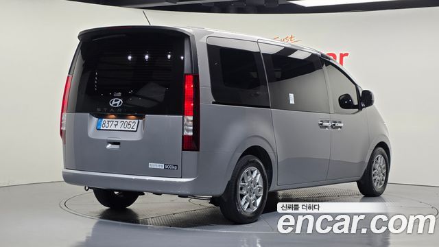 Hyundai Staria 2025 — photo 2