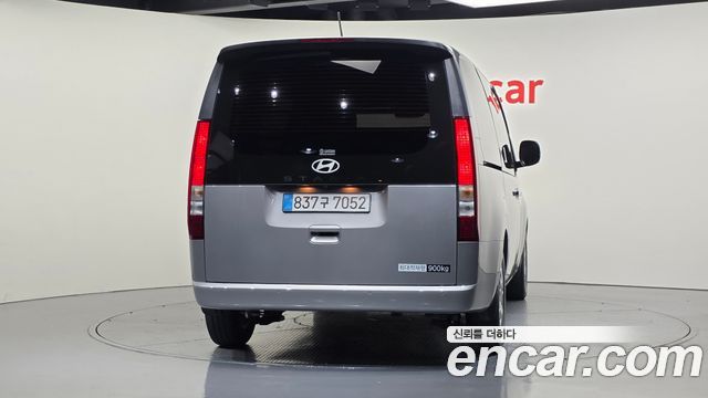 Hyundai Staria 2025 — photo 4