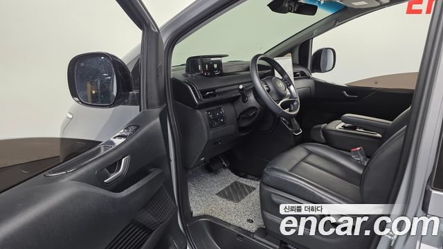 Hyundai Staria 2025 — photo 10