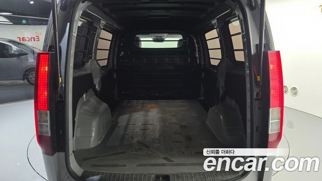 Hyundai Staria 2025 — photo 16
