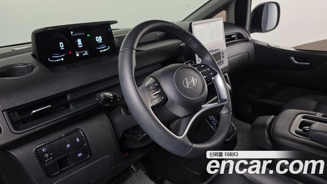 Hyundai Staria 2025 — photo 17