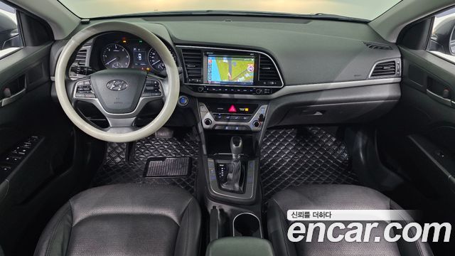 Hyundai AVANTE 2018 — photo 10