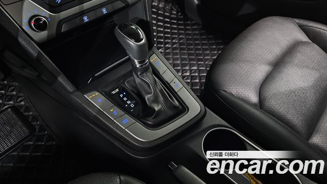Hyundai AVANTE 2018 — photo 12