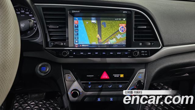 Hyundai AVANTE 2018 — photo 19