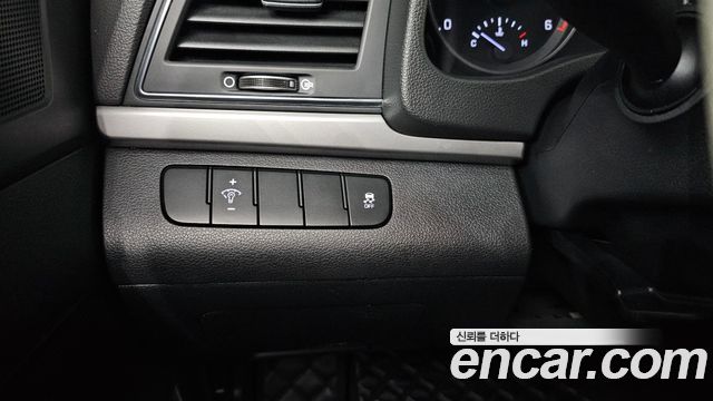 Hyundai AVANTE 2018 — photo 22