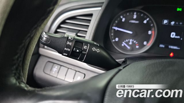 Hyundai AVANTE 2018 — photo 24