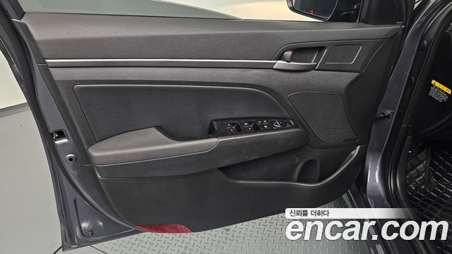 Hyundai AVANTE 2018 — photo 14
