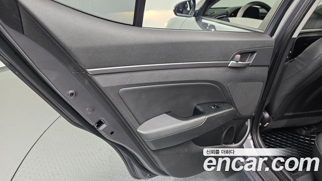 Hyundai AVANTE 2018 — photo 15