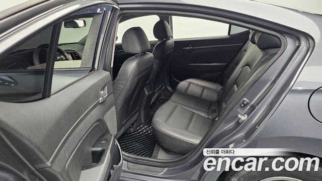 Hyundai AVANTE 2018 — photo 29