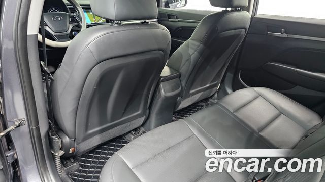 Hyundai AVANTE 2018 — photo 30