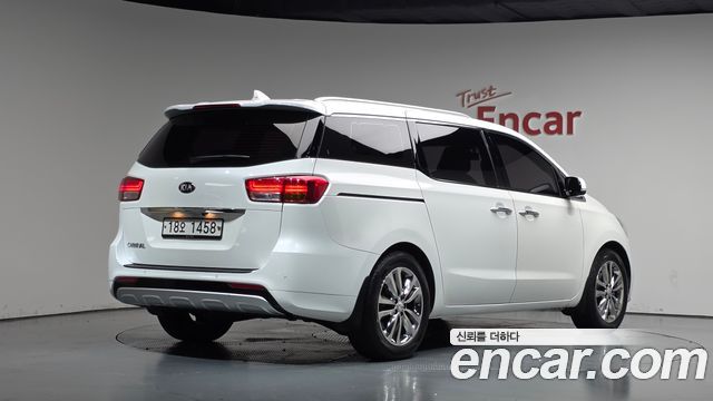 Kia Canival 2017 — photo 2