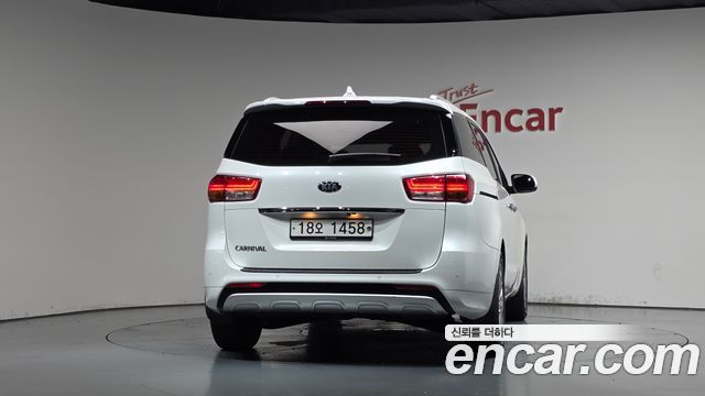 Kia Canival 2017 — photo 4