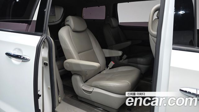 Kia Canival 2017 — photo 17