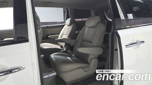 Kia Canival 2017 — photo 18