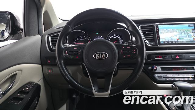 Kia Canival 2017 — photo 19