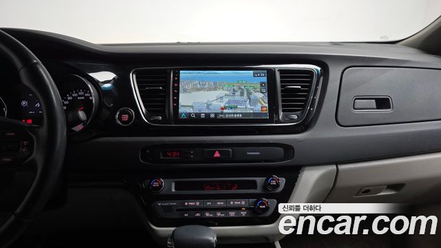 Kia Canival 2017 — photo 20