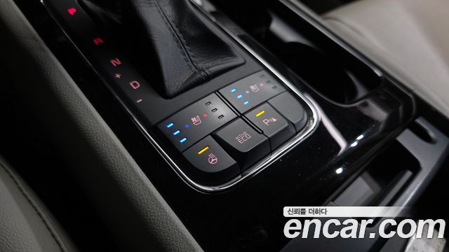 Kia Canival 2017 — photo 23