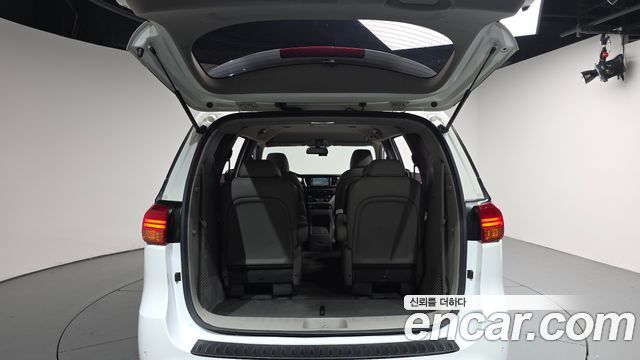Kia Canival 2017 — photo 26