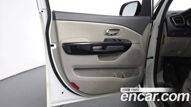 Kia Canival 2017 — photo 14