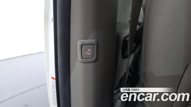 Kia Canival 2017 — photo 31