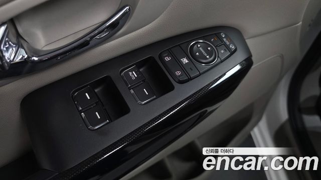 Kia Canival 2017 — photo 36