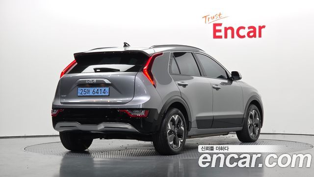 Kia Niro 2023 — photo 2