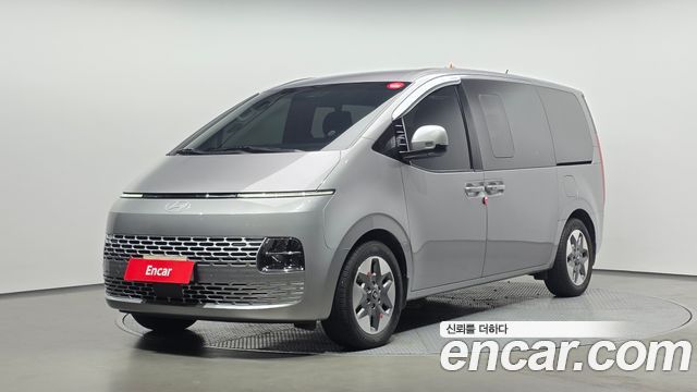 Hyundai Staria 2025 — photo 1