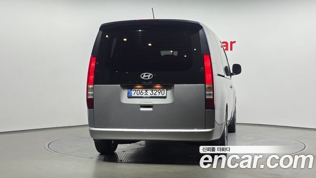 Hyundai Staria 2025 — photo 4