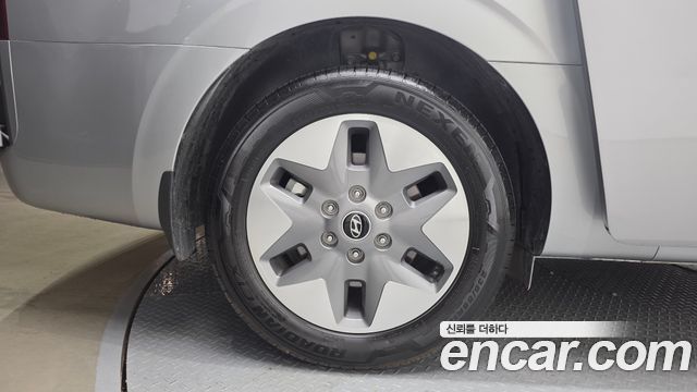 Hyundai Staria 2025 — photo 5