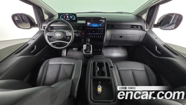 Hyundai Staria 2025 — photo 10