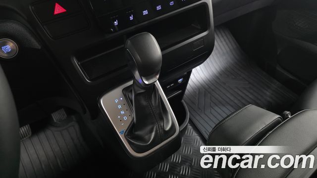 Hyundai Staria 2025 — photo 12
