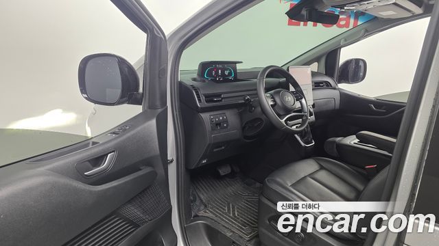 Hyundai Staria 2025 — photo 13