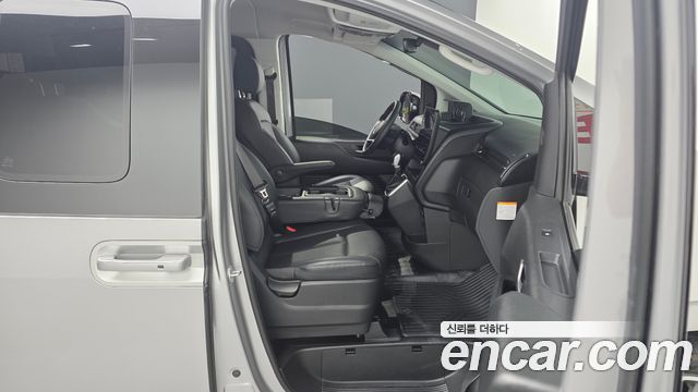 Hyundai Staria 2025 — photo 17