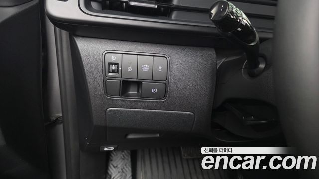 Hyundai Staria 2025 — photo 25
