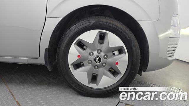 Hyundai Staria 2025 — photo 7