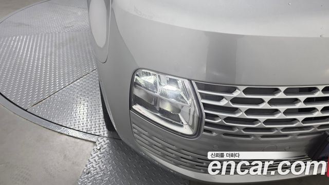Hyundai Staria 2025 — photo 8
