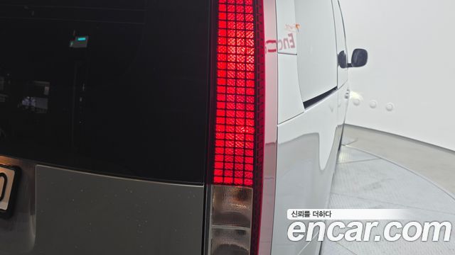 Hyundai Staria 2025 — photo 9