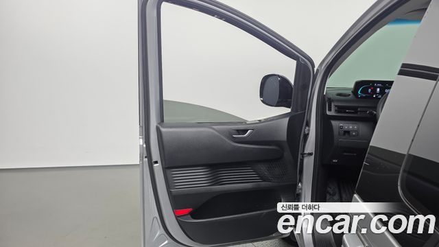 Hyundai Staria 2025 — photo 14