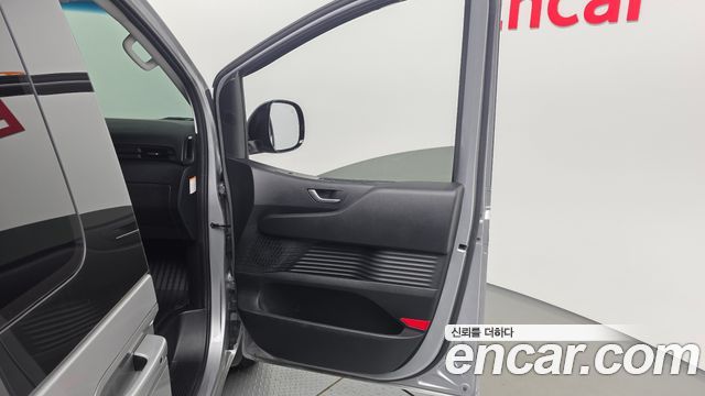 Hyundai Staria 2025 — photo 15