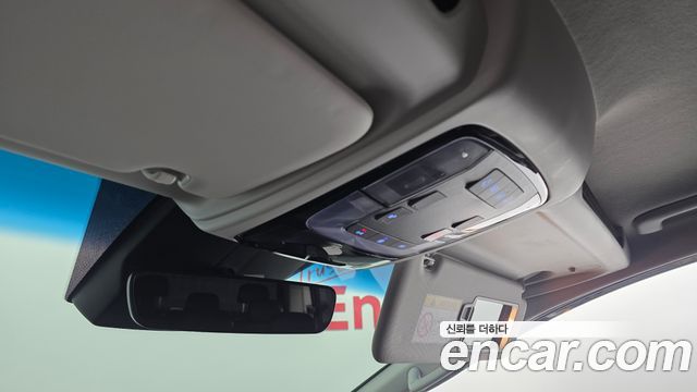 Hyundai Staria 2025 — photo 28
